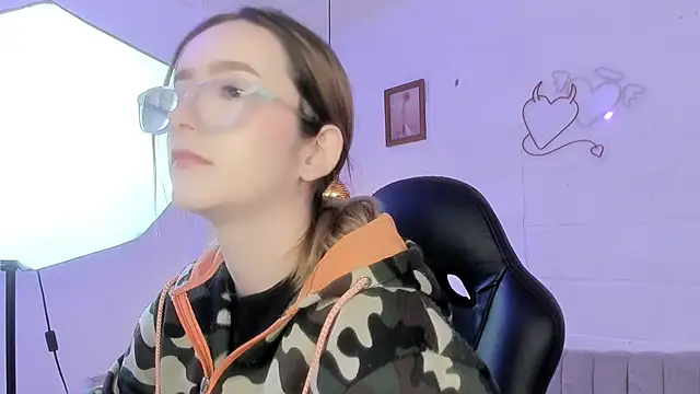 kristal joi dl online show from September 12, 2025, 12:27 pm