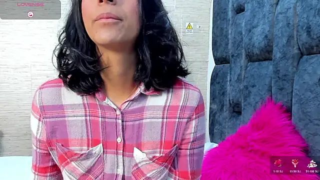 MiaAmore  online show from December 14, 2025, 3:17 pm