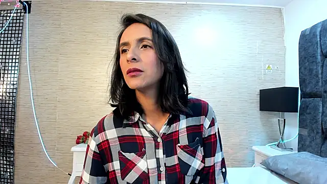 MiaAmore  online show from November 15, 2025, 8:46 pm