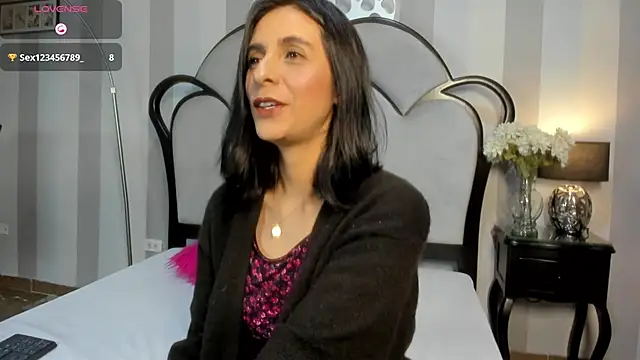 MiaAmore  online show from January 15, 2026, 7:06 pm