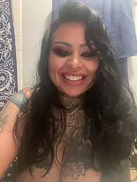 chicanachic13 online show from April 4, 2026, 3:02 am