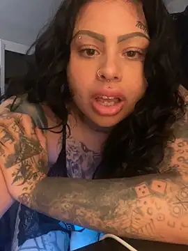 chicanachic13 online show from November 19, 2025, 2:55 am