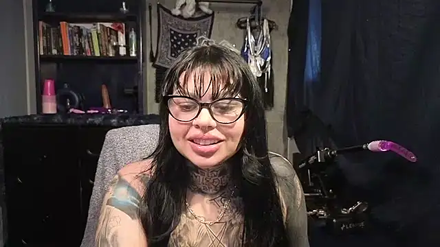 chicanachic13 online show from March 22, 2026, 8:32 pm