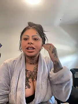 chicanachic13 online show from September 21, 2025, 10:37 pm