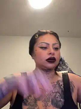 chicanachic13 online show from September 9, 2025, 2:43 am