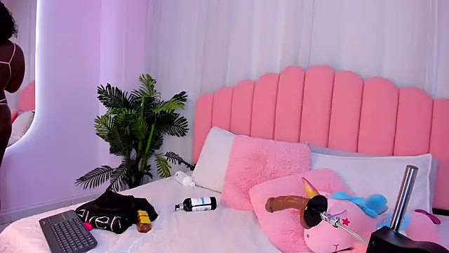 Snapshot of lia_queen18 chatting on September 18, 2025, 11:24 am lia queen18 online show from September 18, 2025, 11:24 am