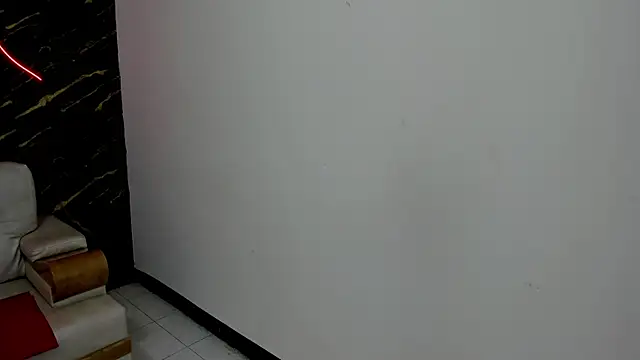 Cute Cloe69 online show from November 27, 2025, 3:34 pm