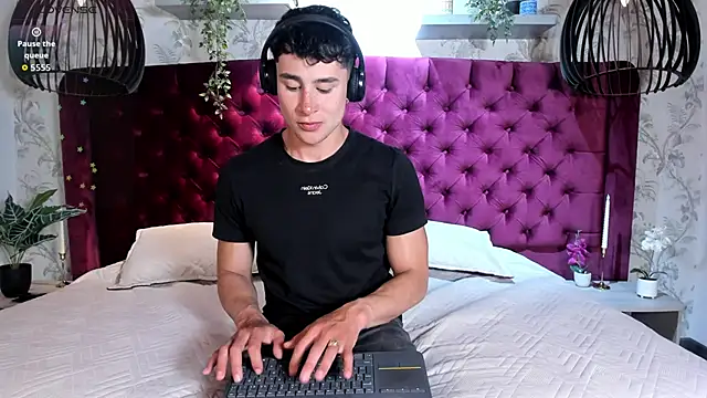 AustinJones  online show from February 8, 2026, 7:55 pm