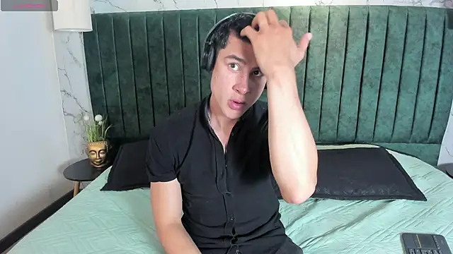 AustinJones  online show from February 20, 2026, 7:38 pm