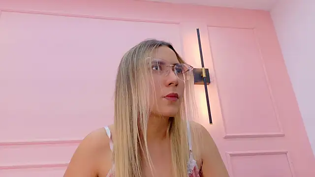 Snapshot of MaddieTease chatting on January 13, 2026, 2:21 pm MaddieTease online show from January 13, 2026, 2:21 pm