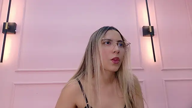 Snapshot of MaddieTease chatting on February 12, 2026, 2:06 pm MaddieTease online show from February 12, 2026, 2:06 pm