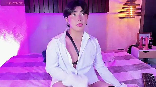 Snapshot of Creamy_Angelo chatting on October 10, 2025, 8:20 pm Creamy Angelo online show from October 10, 2025, 8:20 pm