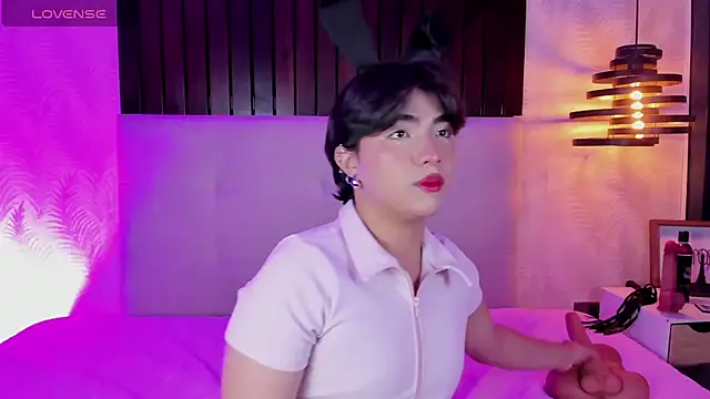 Snapshot of Creamy_Angelo chatting on October 23, 2025, 8:40 pm Creamy Angelo online show from October 23, 2025, 8:40 pm