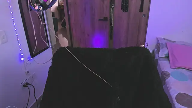 Snapshot of starrraura chatting on December 22, 2025, 7:03 pm starrraura online show from December 22, 2025, 7:03 pm