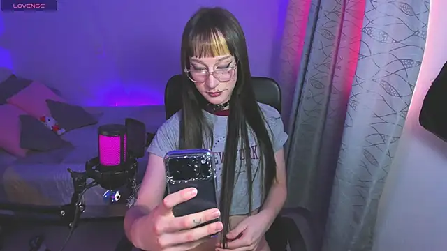 starrraura online show from April 10, 2026, 9:55 pm