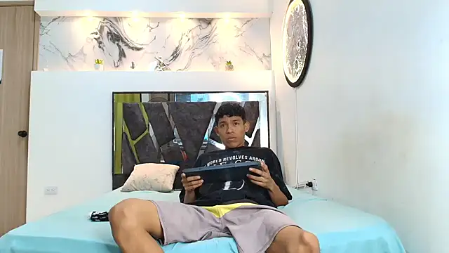 Snapshot of BEAUTY_BOYS1 chatting on October 27, 2025, 7:20 am BEAUTY BOYS1 online show from October 27, 2025, 7:20 am