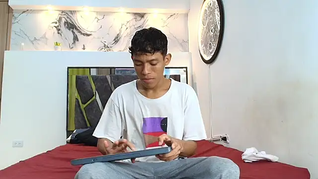 Snapshot of BEAUTY_BOYS1 chatting on October 28, 2025, 7:18 am BEAUTY BOYS1 online show from October 28, 2025, 7:18 am