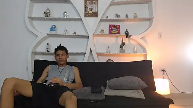 Snapshot of BEAUTY_BOYS1 chatting on December 5, 2025, 7:18 am BEAUTY BOYS1 online show from December 5, 2025, 7:18 am