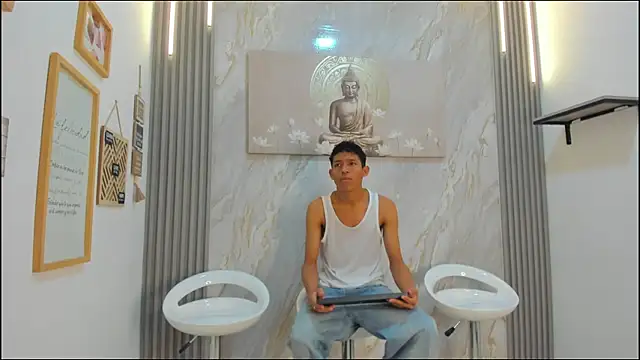 BEAUTY BOYS1 online show from December 18, 2025, 7:13 am