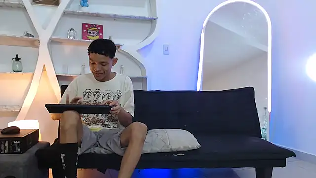 Snapshot of BEAUTY_BOYS1 chatting on November 6, 2025, 7:23 am BEAUTY BOYS1 online show from November 6, 2025, 7:23 am