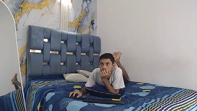 BEAUTY BOYS1 online show from March 31, 2026, 1:35 pm