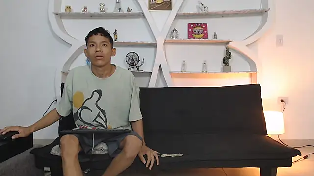 Snapshot of BEAUTY_BOYS1 chatting on November 28, 2025, 7:08 am BEAUTY BOYS1 online show from November 28, 2025, 7:08 am