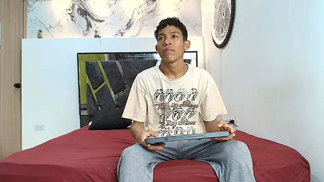 Snapshot of BEAUTY_BOYS1 chatting on November 2, 2025, 7:24 am BEAUTY BOYS1 online show from November 2, 2025, 7:24 am