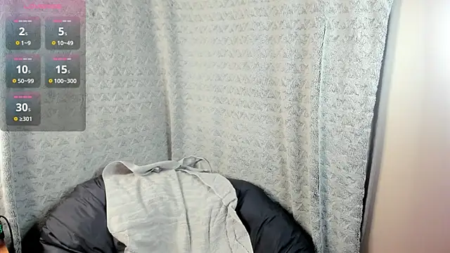 Snapshot of MiaLores chatting on December 17, 2025, 9:03 am MiaLores online show from December 17, 2025, 9:03 am