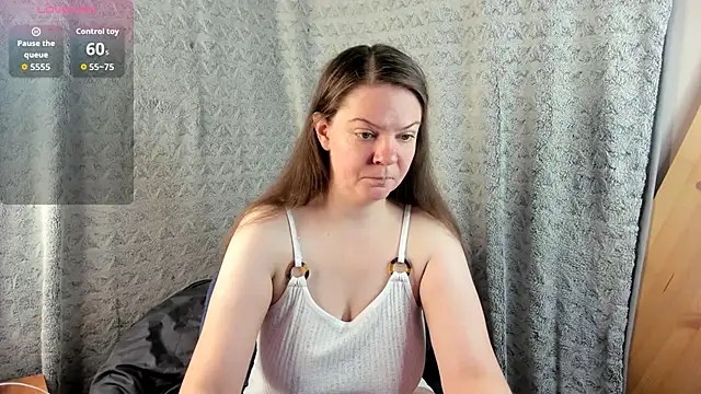 Snapshot of MiaLores chatting on November 18, 2025, 8:06 am MiaLores online show from November 18, 2025, 8:06 am