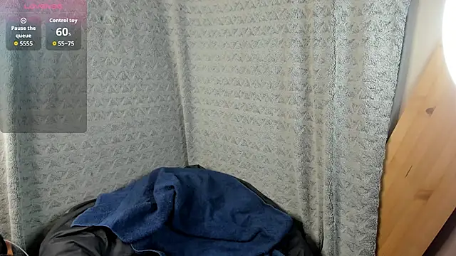 Snapshot of MiaLores chatting on October 23, 2025, 8:57 am MiaLores online show from October 23, 2025, 8:57 am