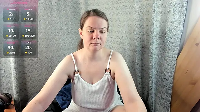 Snapshot of MiaLores chatting on October 22, 2025, 8:03 am MiaLores online show from October 22, 2025, 8:03 am