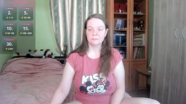 Snapshot of MiaLores chatting on April 7, 2026, 9:22 am MiaLores online show from April 7, 2026, 9:22 am