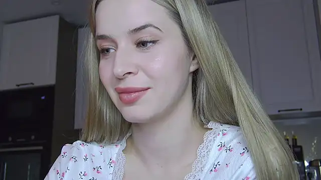 Snapshot of Touch_me chatting on December 30, 2024, 5:44 pm Touch me online show from December 30, 2024, 5:44 pm