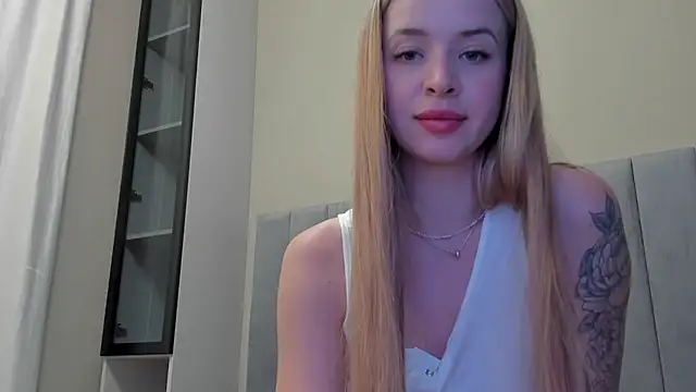 Snapshot of Touch_me chatting on February 21, 2025, 8:05 pm Touch me online show from February 21, 2025, 8:05 pm