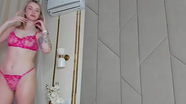 Snapshot of Touch_me chatting on September 16, 2025, 5:03 pm Touch me online show from September 16, 2025, 5:03 pm