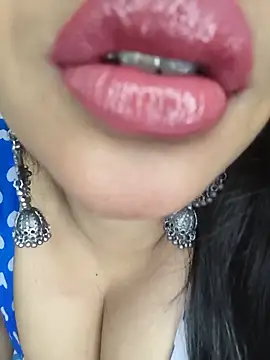 Snapshot of Cute_merry01 chatting on May 17, 2026, 5:18 am Cute merry01 online show from May 17, 2026, 5:18 am