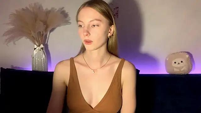 BrightAnnie online show from September 25, 2025, 3:29 pm