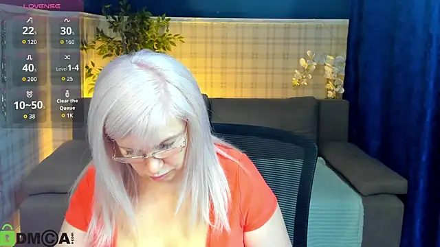 Snapshot of Hella_Fabel chatting on May 4, 2026, 1:20 am Hella Fabel online show from May 4, 2026, 1:20 am