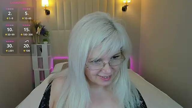 Snapshot of Hella_Fabel chatting on June 8, 2026, 1:28 am Hella Fabel online show from June 8, 2026, 1:28 am