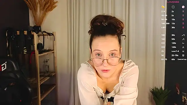 Snapshot of laracroftmansion chatting on October 4, 2025, 5:14 pm laracroftmansion online show from October 4, 2025, 5:14 pm