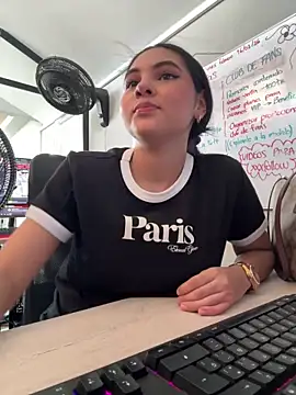 Snapshot of AlinnaRosee_ chatting on March 3, 2026, 4:14 pm AlinnaRosee online show from March 3, 2026, 4:14 pm