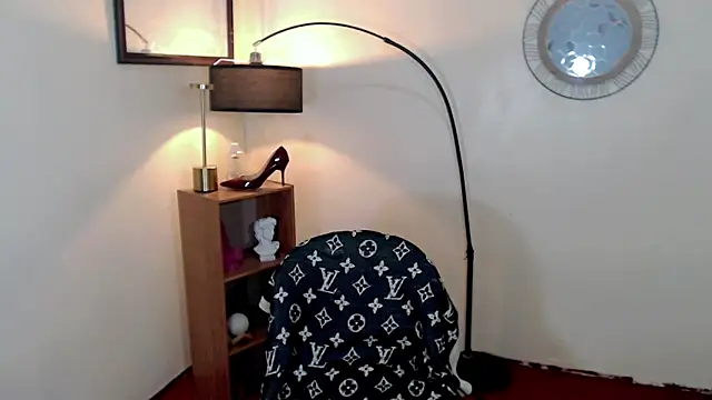 Snapshot of Alison_mooreX chatting on October 3, 2025, 3:46 pm Alison mooreX online show from October 3, 2025, 3:46 pm