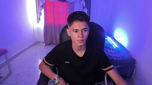 Snapshot of Aron_Boyy chatting on November 1, 2025, 8:46 pm Aron Boyy online show from November 1, 2025, 8:46 pm