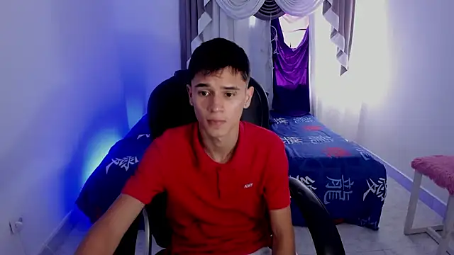 Snapshot of Aron_Boyy chatting on October 1, 2025, 8:13 pm Aron Boyy online show from October 1, 2025, 8:13 pm