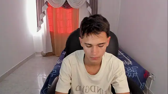 Snapshot of Aron_Boyy chatting on November 21, 2025, 9:47 pm Aron Boyy online show from November 21, 2025, 9:47 pm