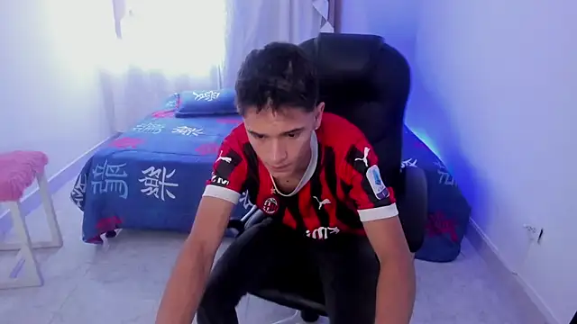 Snapshot of Aron_Boyy chatting on September 29, 2025, 8:14 pm Aron Boyy online show from September 29, 2025, 8:14 pm