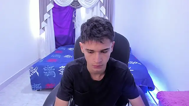 Snapshot of Aron_Boyy chatting on October 23, 2025, 7:45 pm Aron Boyy online show from October 23, 2025, 7:45 pm