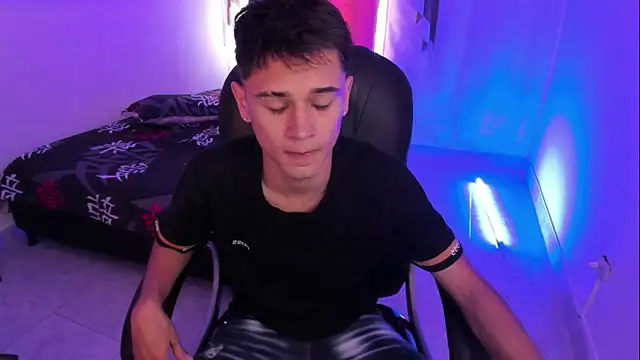 Snapshot of Aron_Boyy chatting on November 29, 2025, 8:09 pm Aron Boyy online show from November 29, 2025, 8:09 pm