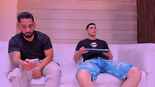 Snapshot of mike_friends chatting on December 15, 2025, 1:00 am mike friends online show from December 15, 2025, 1:00 am