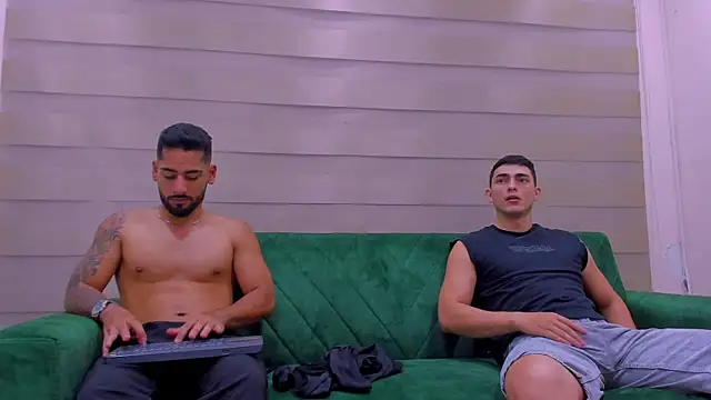 Snapshot of mike_friends chatting on November 19, 2025, 1:05 am mike friends online show from November 19, 2025, 1:05 am